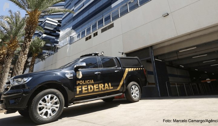 Segundo a Polícia Federal, os acusados roubaram a Prefeitura de Telêmaco Borba, no Paraná, ao hackear as credenciais de um servidor e acessar a conta da prefeitura na Caixa Econômica Federal