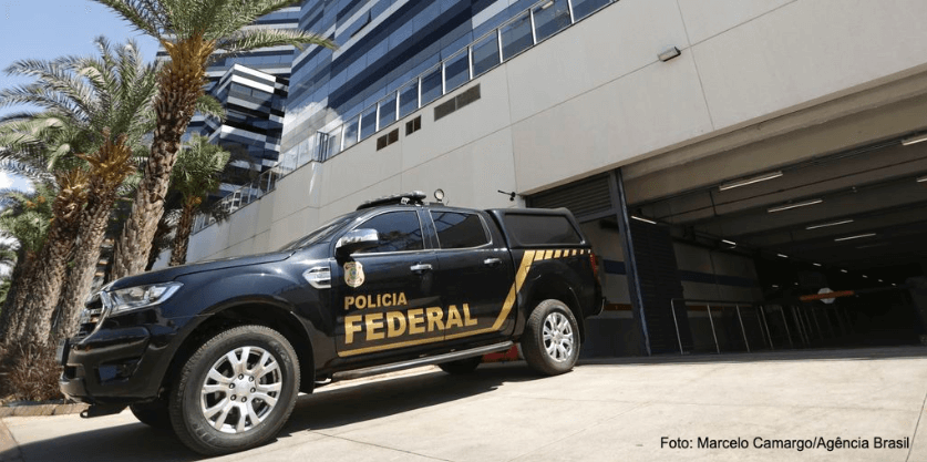 Segundo a Polícia Federal, os acusados roubaram a Prefeitura de Telêmaco Borba, no Paraná, ao hackear as credenciais de um servidor e acessar a conta da prefeitura na Caixa Econômica Federal
